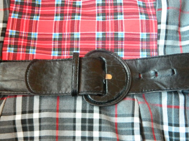 Leather-like belt is my own.
